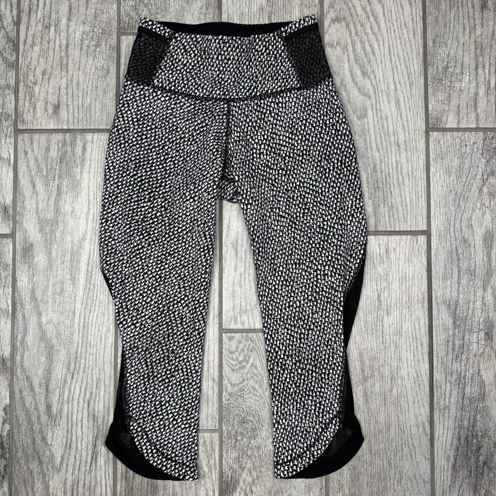 Lululemon Run Around Crop Scatter Star Arctic Grey Black‎ Capri Leggings Size 4